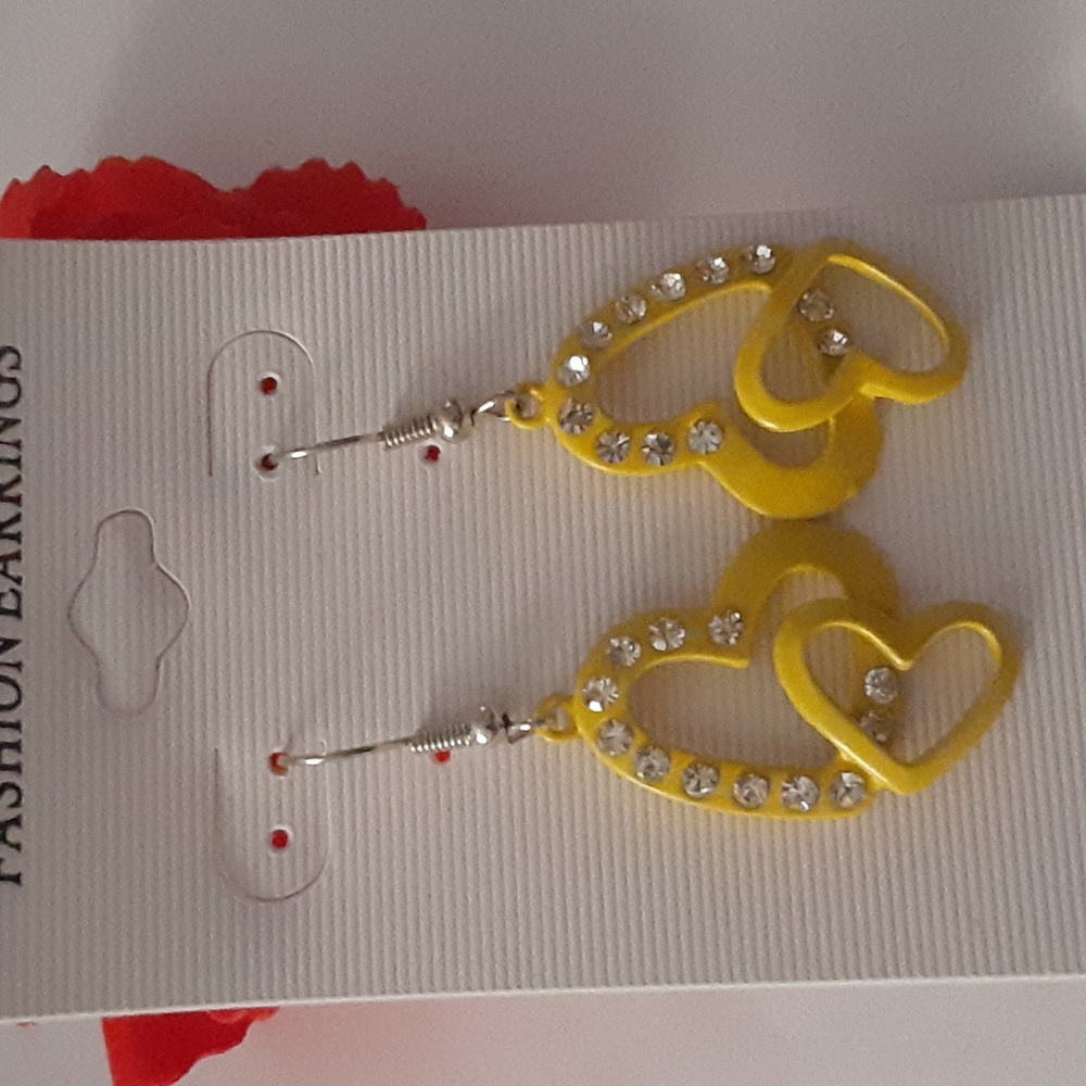 Nwt fashion earrings color yellow double heart earrings